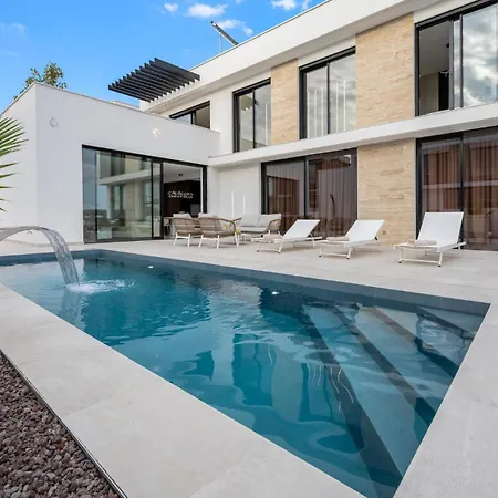 Lux1 Tribunj Feriehus *